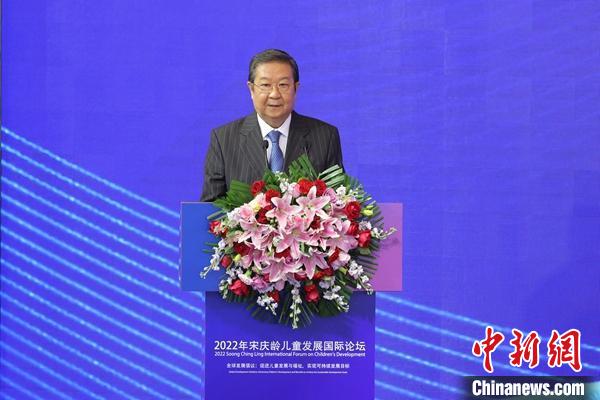 教育部原副部長(zhǎng)、中國(guó)教育國(guó)際交流協(xié)會(huì)會(huì)長(zhǎng)劉利民作主旨報(bào)告 宋基會(huì)供圖