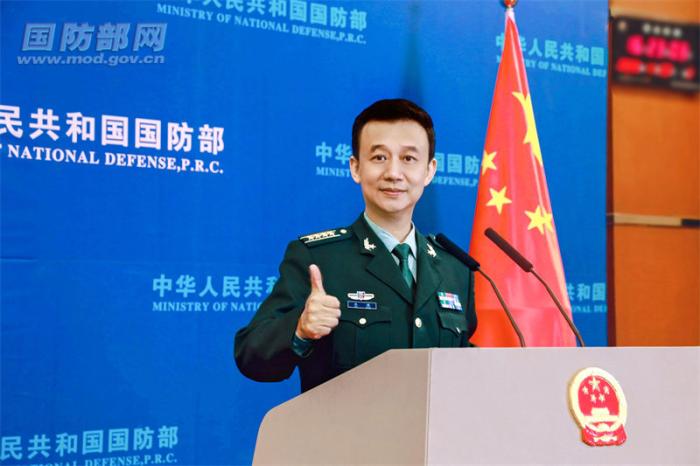 11月24日下午，國(guó)防部舉行例行記者會(huì)，國(guó)防部新聞局局長(zhǎng)、國(guó)防部新聞發(fā)言人吳謙大校答記者問(wèn)。呂哲 攝
