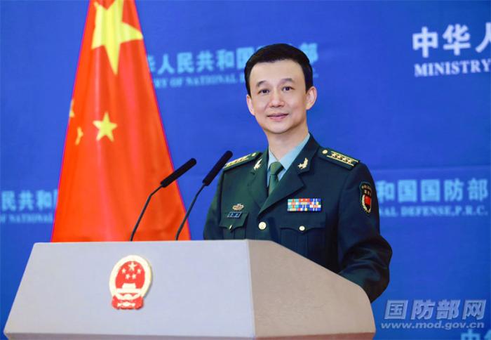 11月24日下午，國(guó)防部舉行例行記者會(huì)，國(guó)防部新聞局局長(zhǎng)、國(guó)防部新聞發(fā)言人吳謙大校答記者問(wèn)。何友文 攝