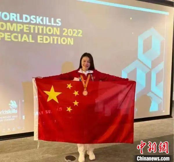 上海健康醫(yī)學院護理與健康管理學院教師吳怡欣獲得健康和社會照護項目銅牌。　上海市人社局供圖