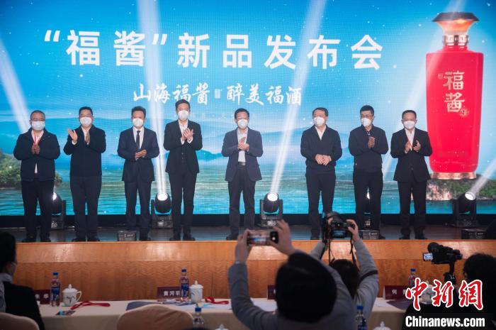 圖為福醬新品發(fā)布儀式?！±钅宪?攝