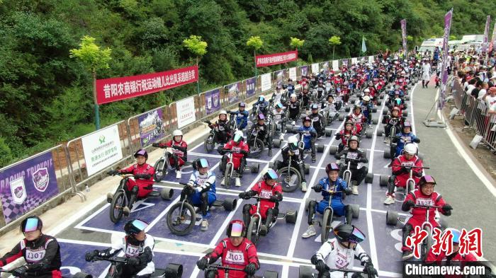 圖為競速三輪車賽現(xiàn)場(資料圖)?！∥絷柨h融媒體中心供圖