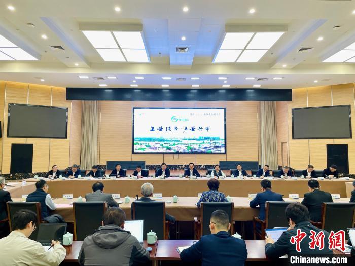 “親清半月談”新鄉(xiāng)賢專場現(xiàn)場?！埍?攝